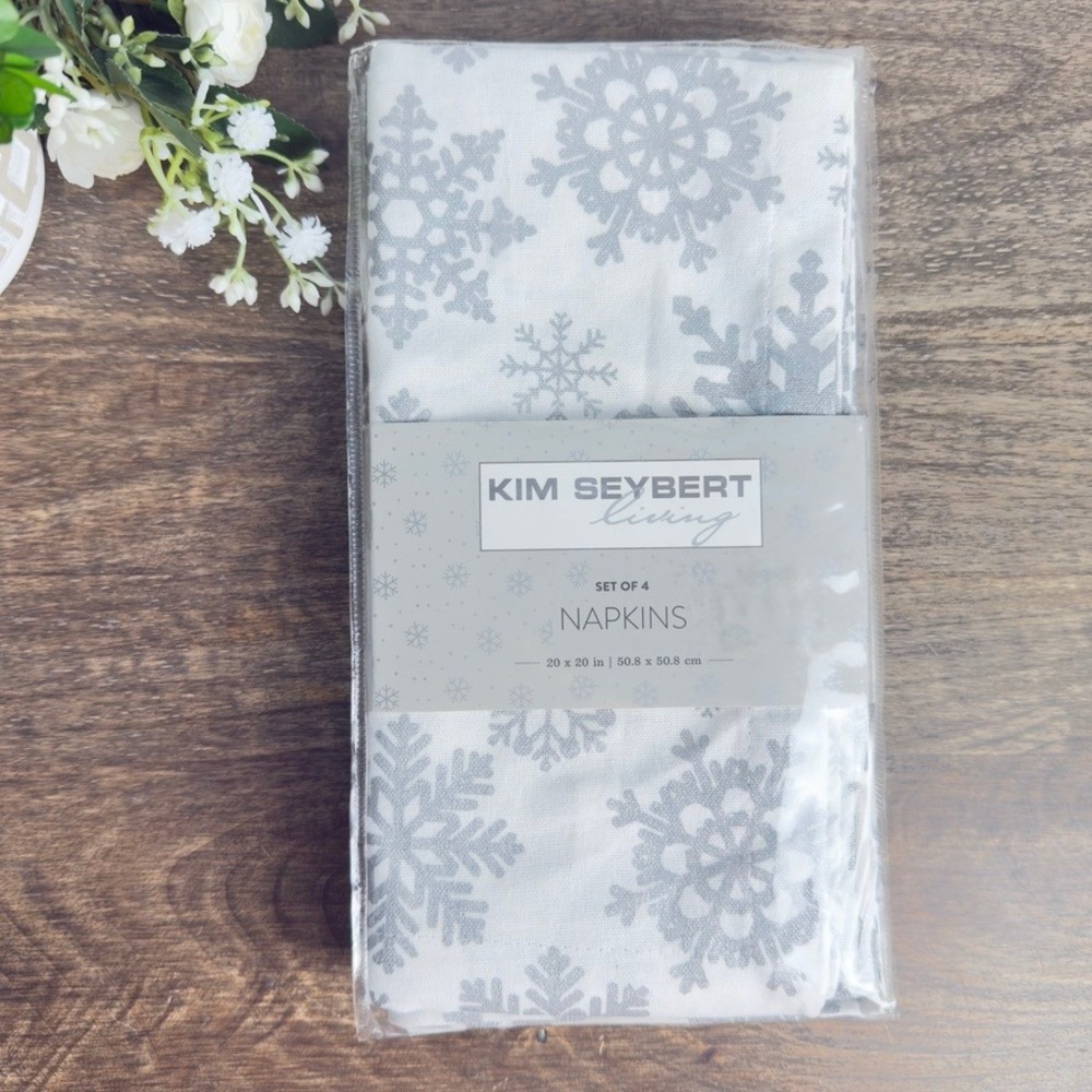 Kim Seybert Living Snowflake Napkins Set 4 Silver White 20in Cotton Christmas